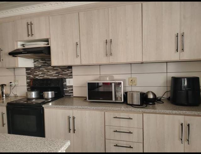 4 BEDROOM PROPERTY TO RENT IN SESHEGO A